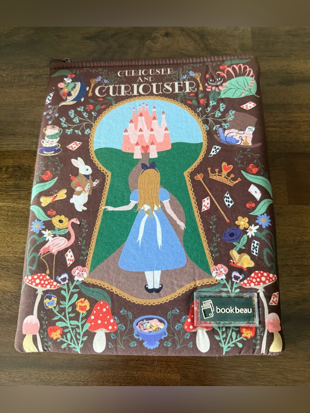 Book Beau Book Cover/Tablet Sleeve Alice In Wonderland Theme Zip Top EUC.